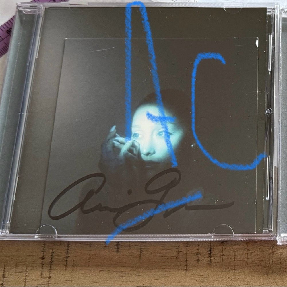 Ariana Grande autograph: Eternal Sunshine Deluxe (brighter days ahead cd) d2c ex